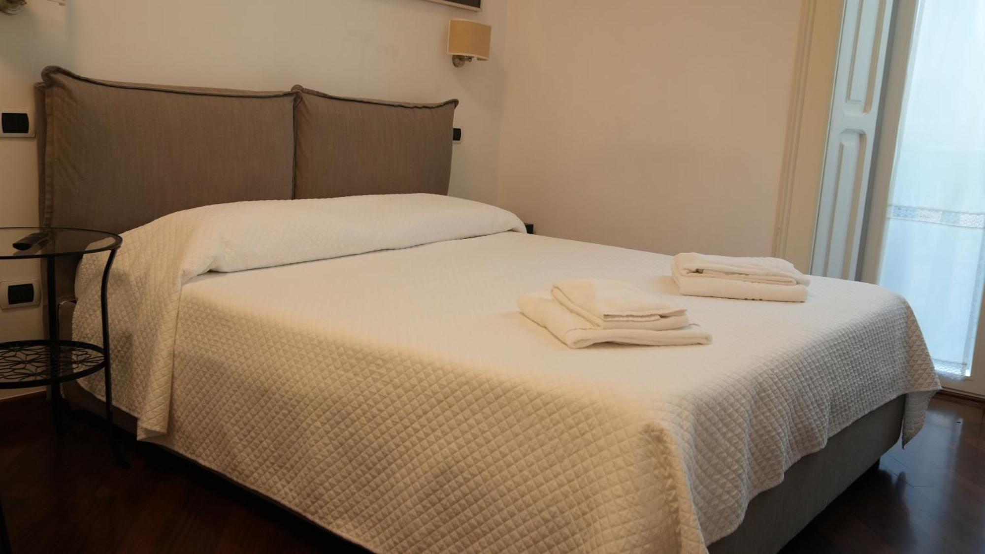 Luca Giordano 142 B&B Napoli Exterior foto